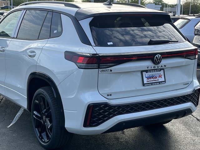 New 2026 Volkswagen Tiguan SE R-Line AWD/4WD image 15
