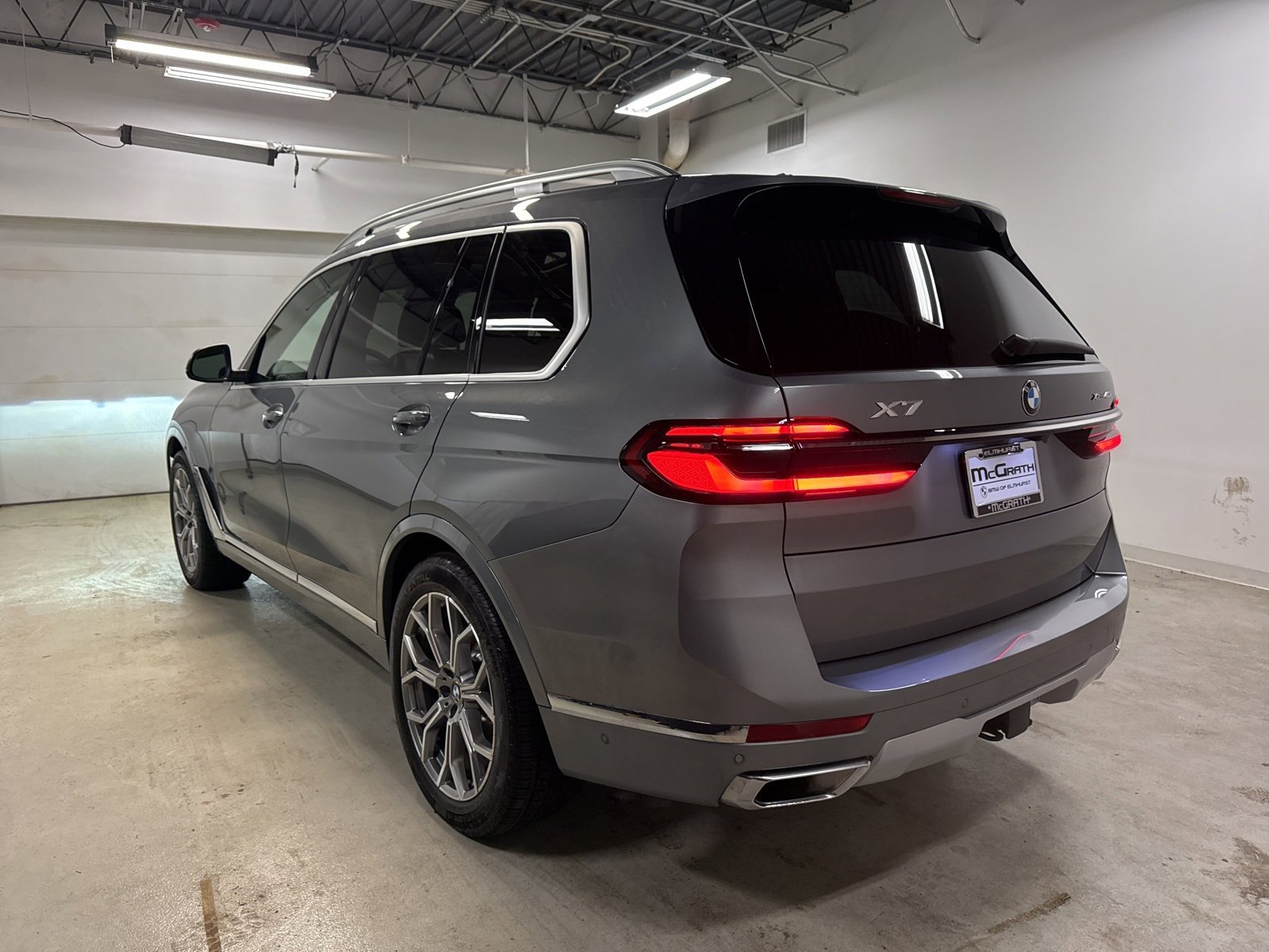 Used 2025 BMW X7 xDrive40i w/ Premium Package image 3