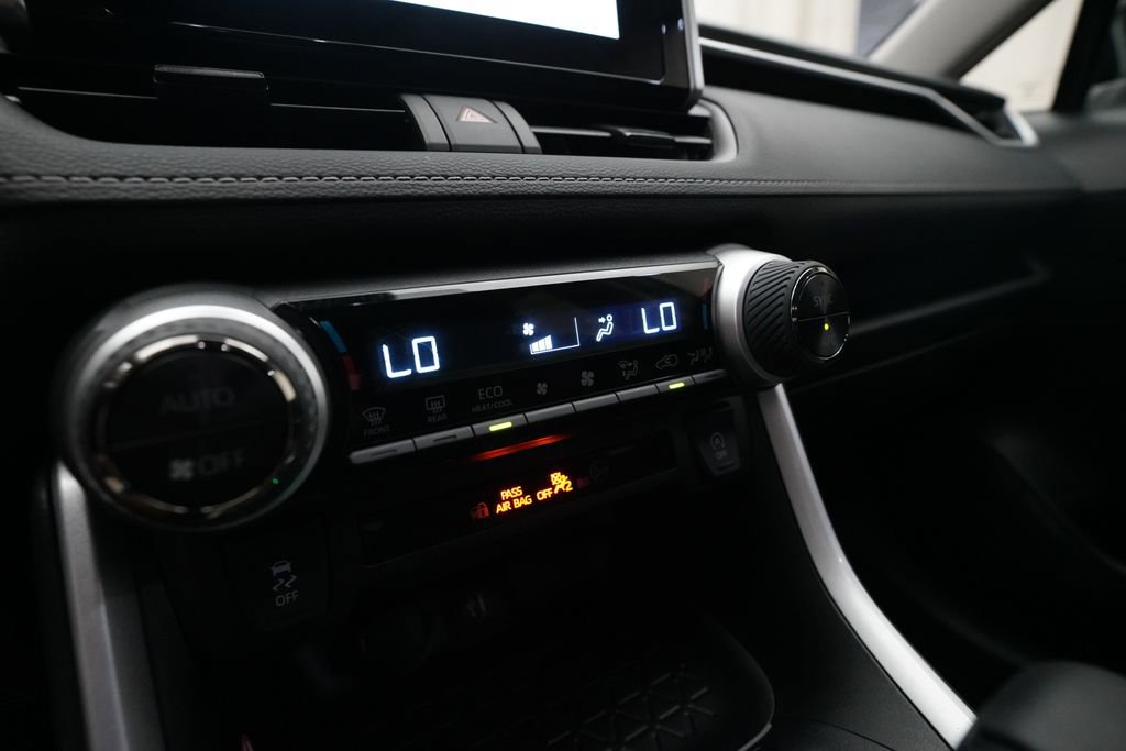 Used 2025 Toyota RAV4 XLE image 20