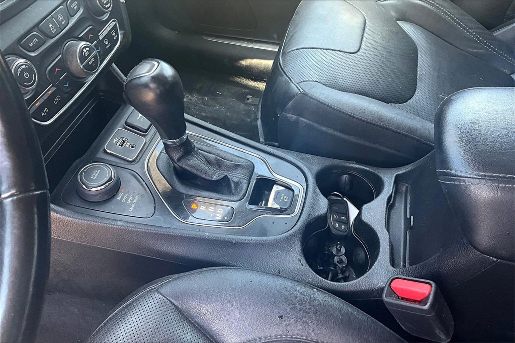 Used 2021 Jeep Cherokee Limited image 11