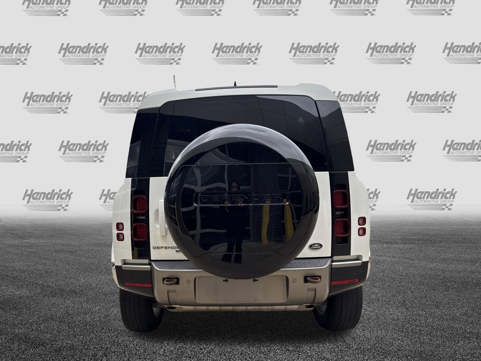 Used 2023 Land Rover Defender 90 X-Dynamic SE AWD/4WD image 9