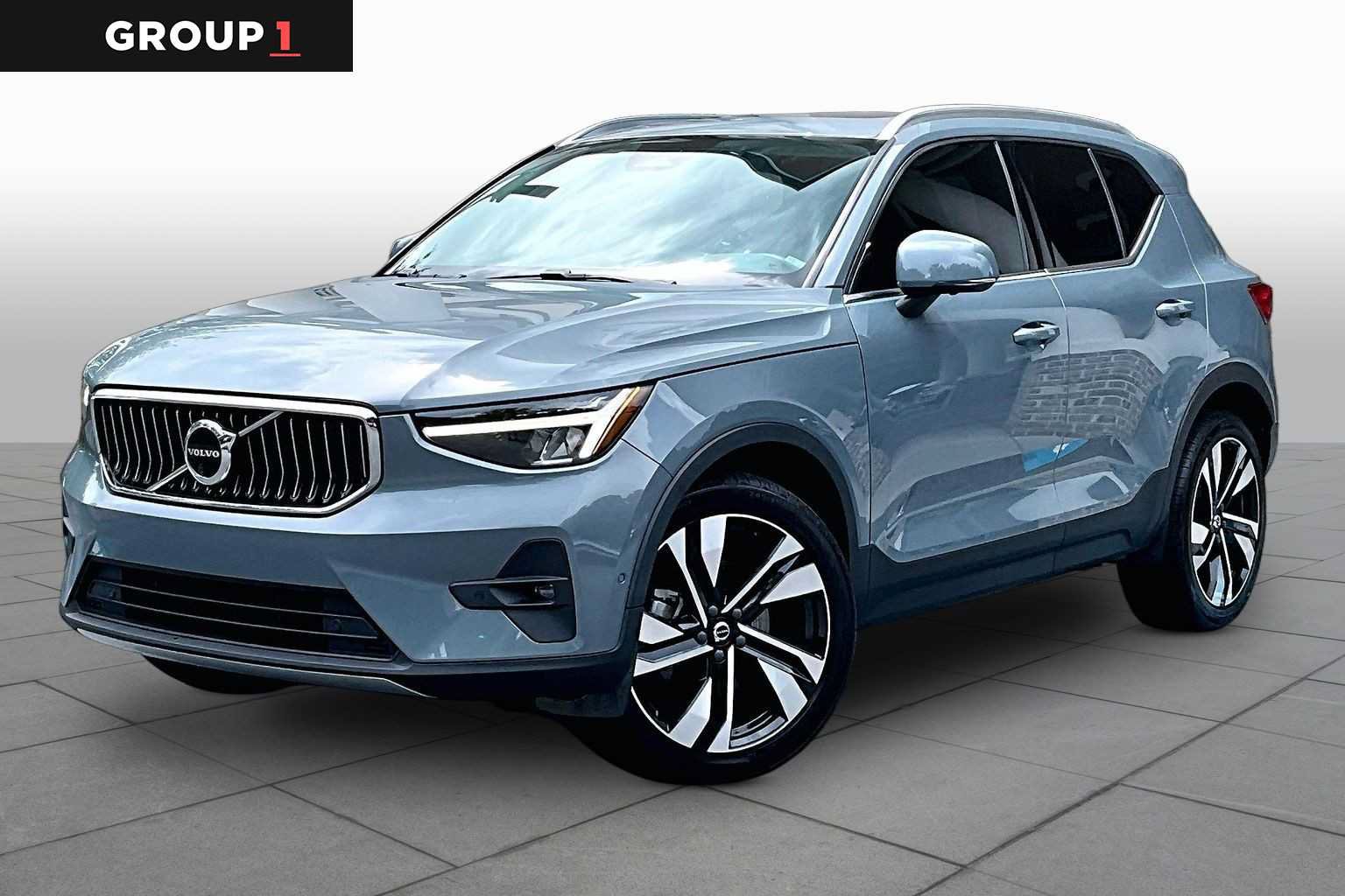 Used 2023 Volvo XC40 B5 Plus w/ Protection Package Premier