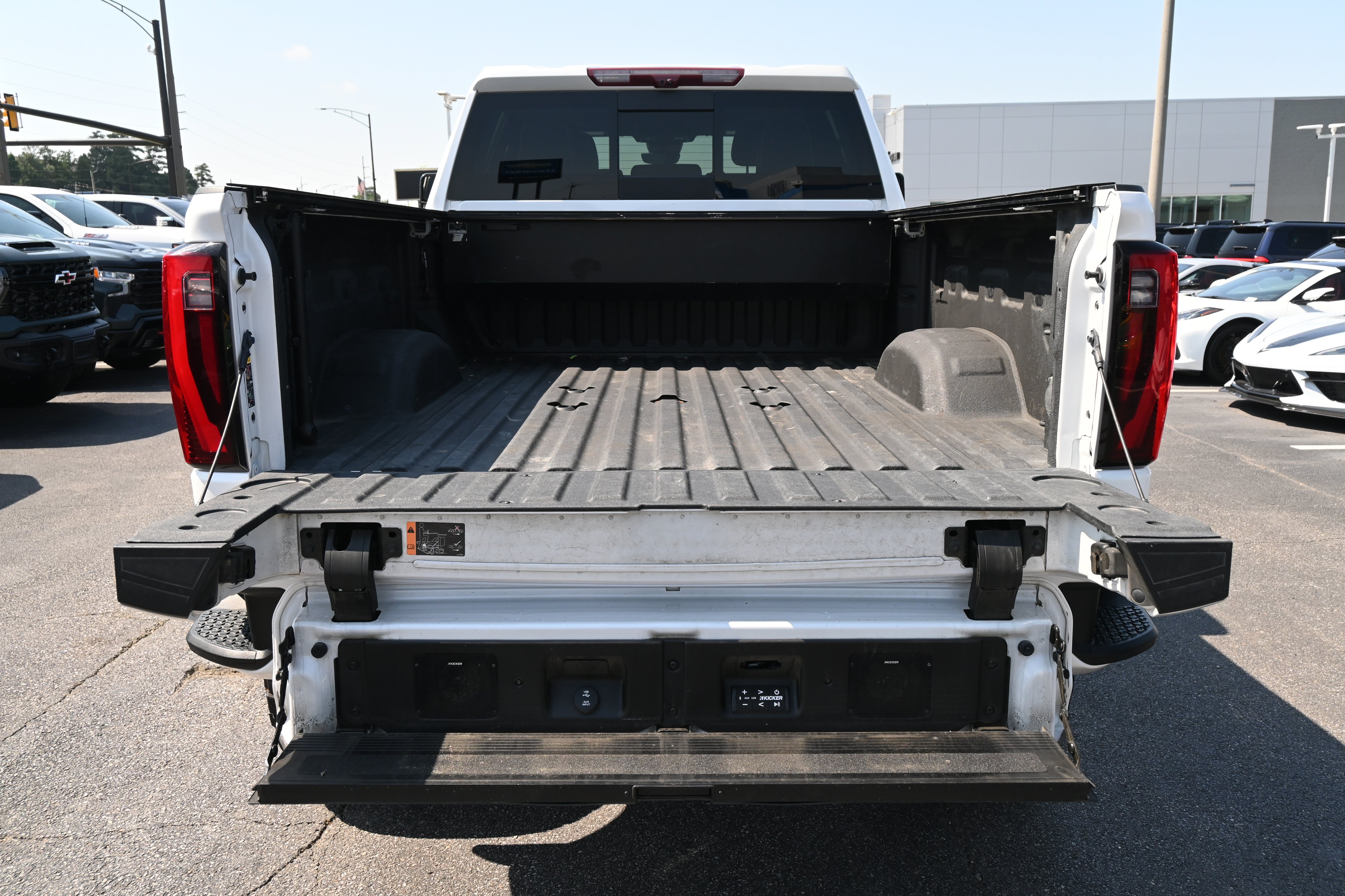Used 2024 GMC Sierra 3500 Denali Ultimate AWD/4WD image 34