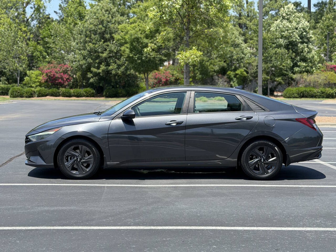 Used 2022 Hyundai Elantra SEL FWD image 4