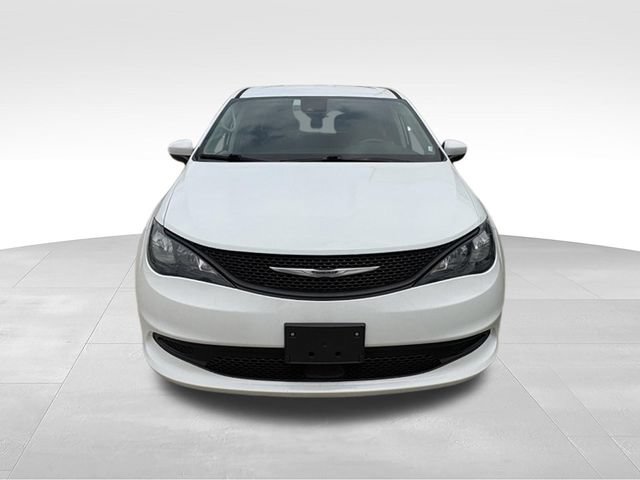 Used 2023 Chrysler Voyager LX FWD image 8