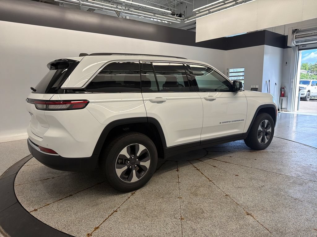 Used 2022 Jeep Grand Cherokee Limited 4xe w/ Luxury Tech Group II AWD/4WD image 8