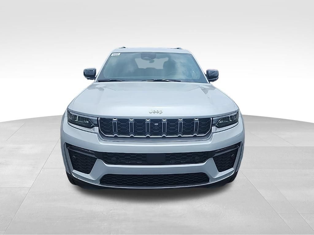 New 2026 Jeep Grand Cherokee Limited w/ Luxury Tech Group II RWD image 2