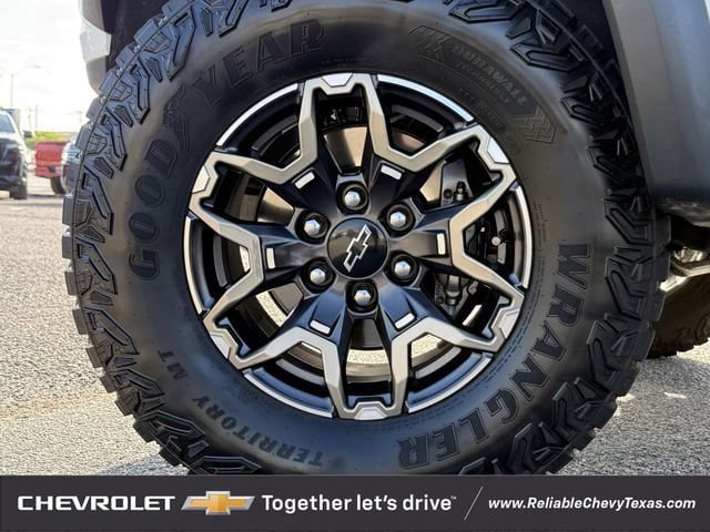 Used 2025 Chevrolet Colorado ZR2 w/ Technology Package AWD/4WD image 10