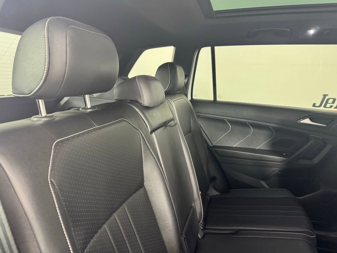 Used 2024 Volkswagen Tiguan SE R-Line image 28