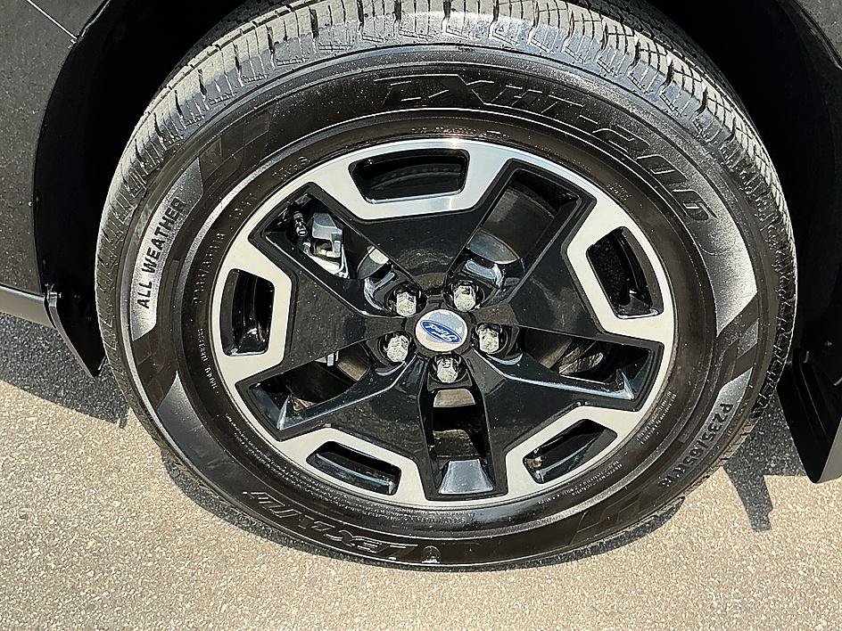 Used 2025 Ford Maverick XL w/ Equipment Group 102A AWD/4WD image 8