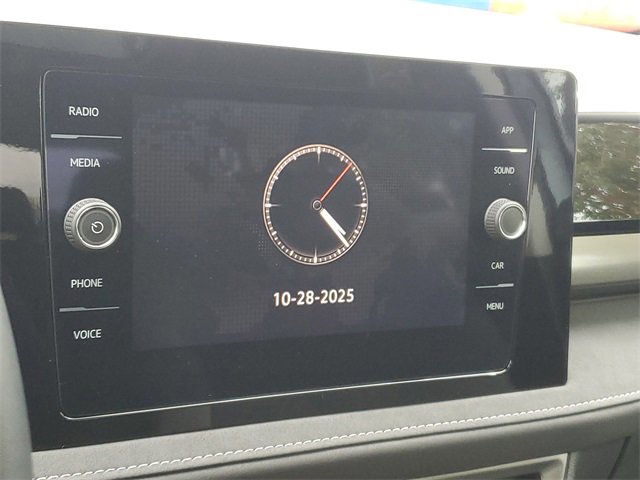 Certified 2025 Volkswagen Taos SE image 30