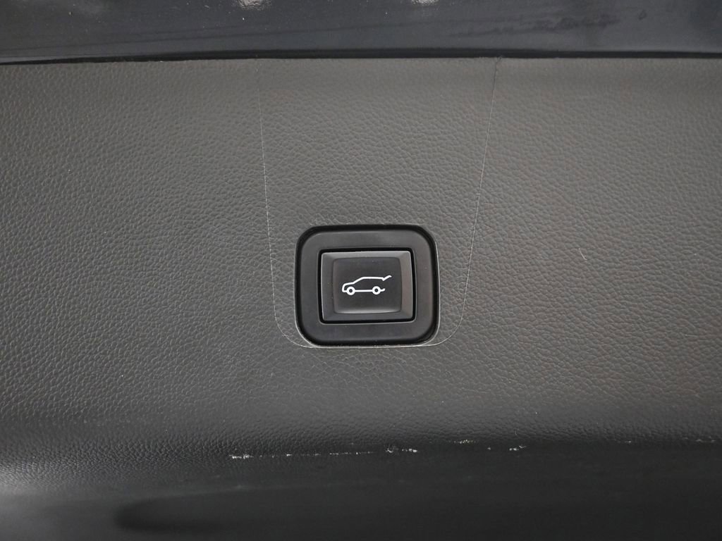 Used 2023 Chevrolet Traverse LT w/ LT Premium Package image 10