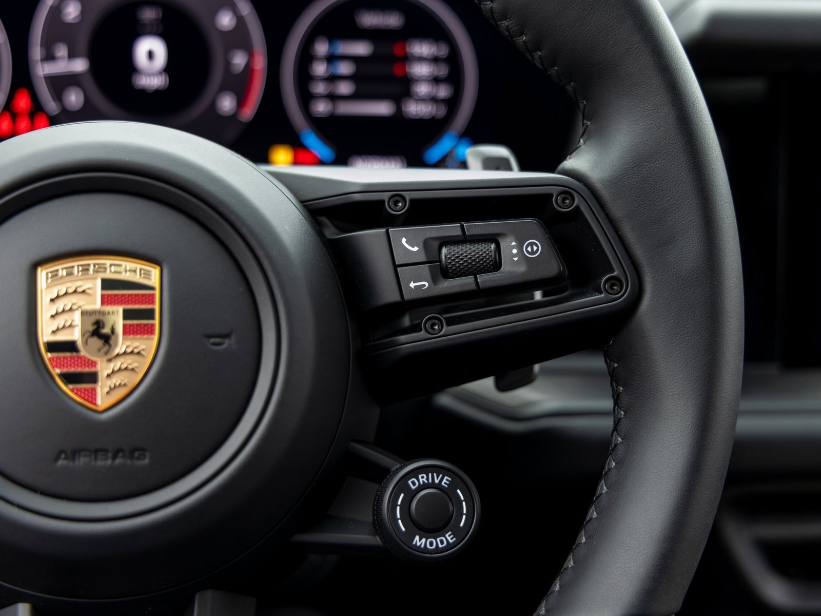 New 2025 Porsche Cayenne GTS image 34