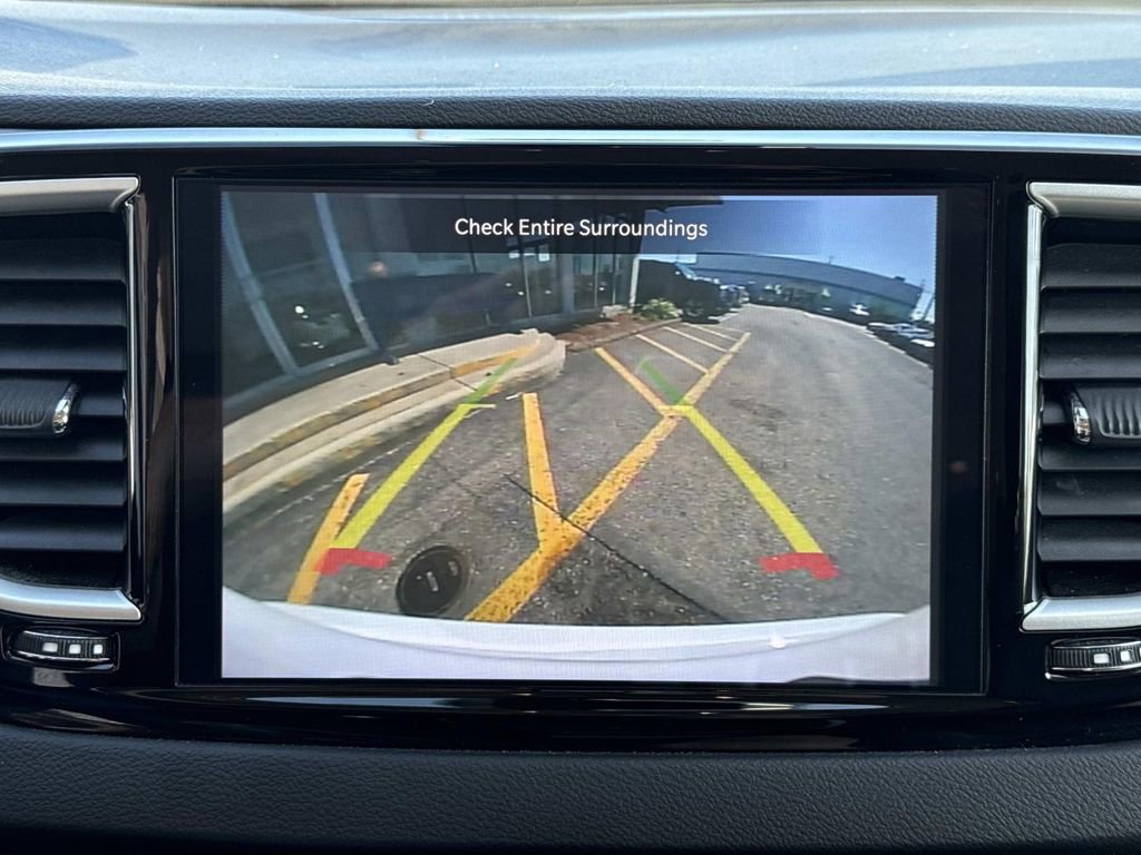 Used 2024 Chrysler Pacifica Touring-L image 27