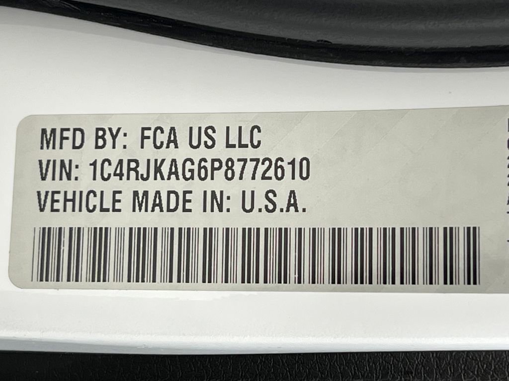 Used 2023 Jeep Grand Cherokee L Laredo image 22