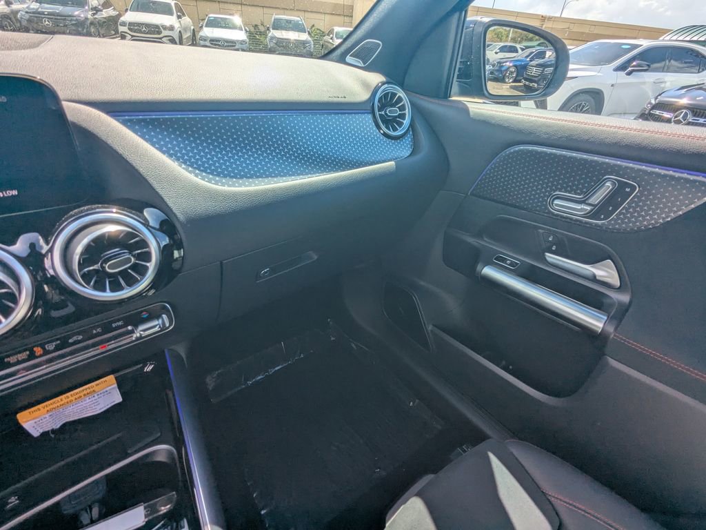 Used 2025 Mercedes-Benz GLA 250 4MATIC image 4