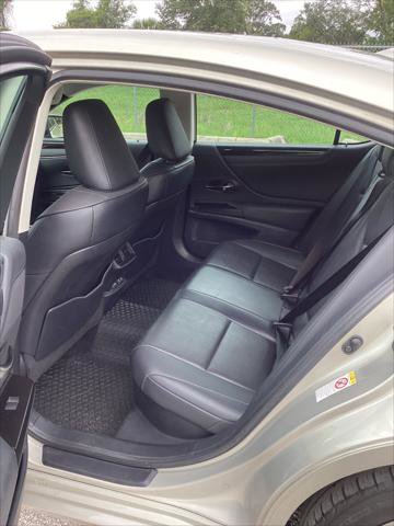 Used 2019 Lexus ES 300h w/ Premium Package FWD image 14