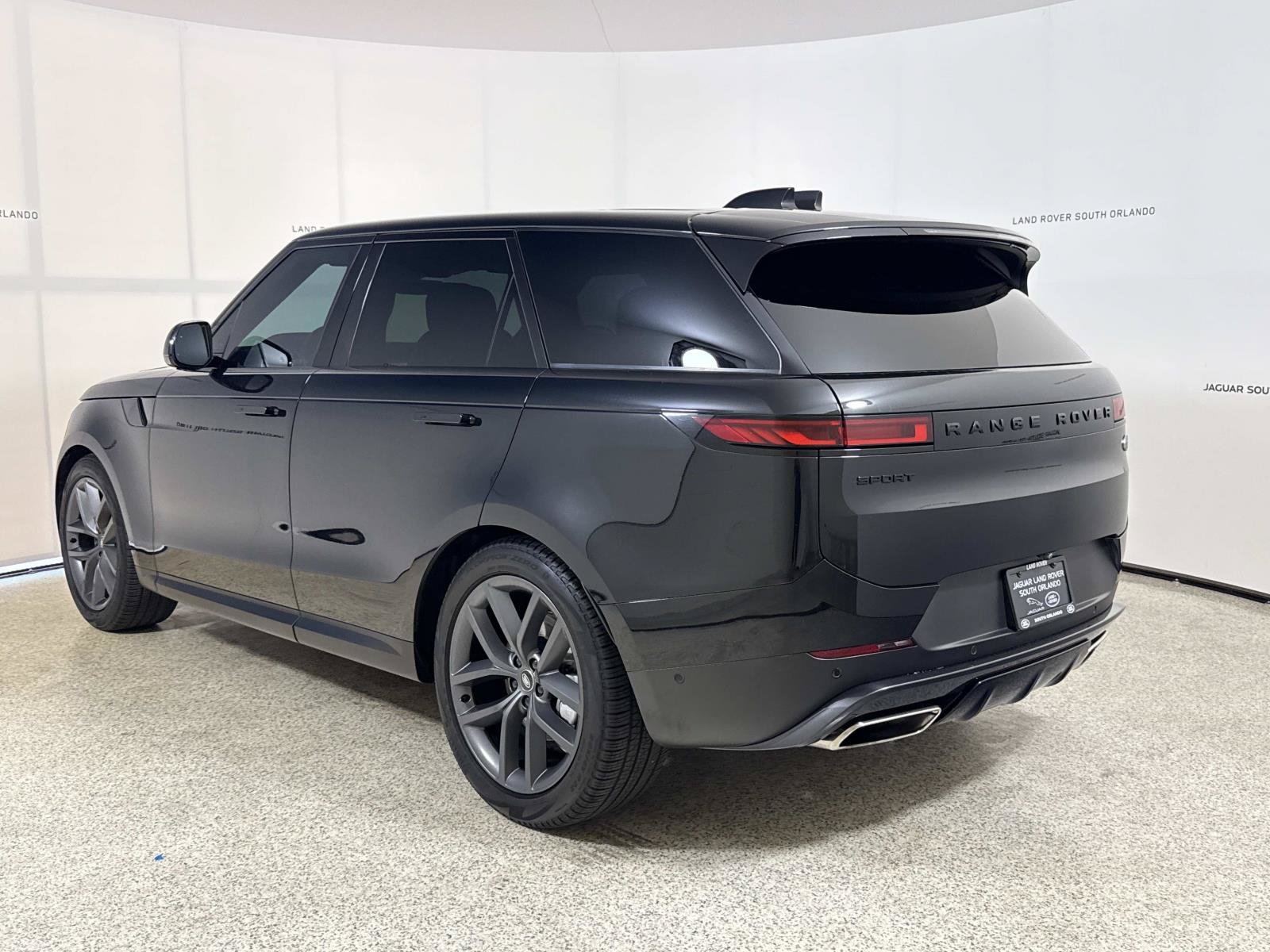 Used 2023 Land Rover Range Rover Sport SE AWD/4WD image 3