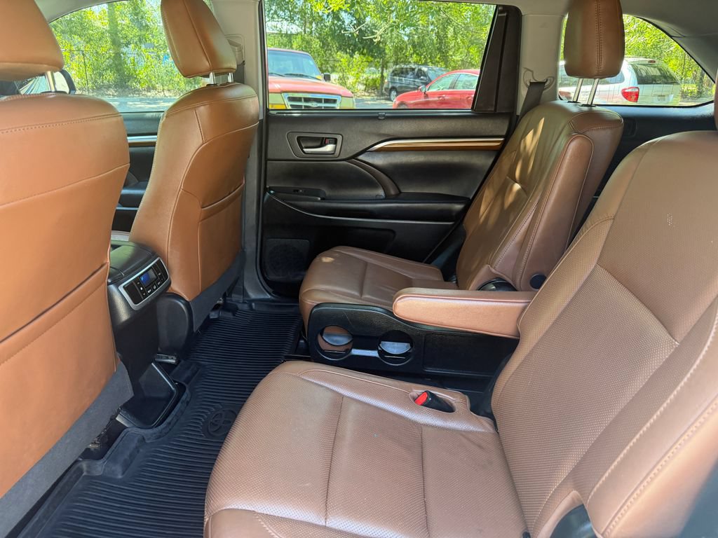 Used 2018 Toyota Highlander Limited FWD image 12