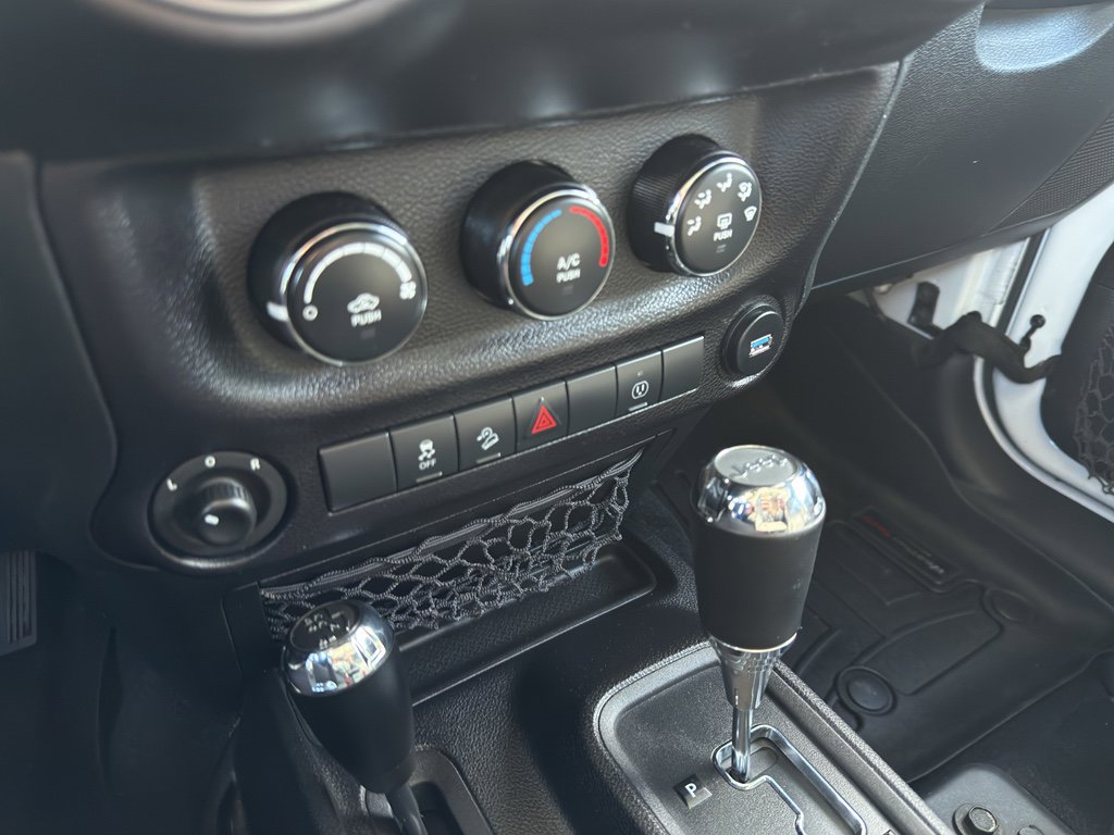 Used 2016 Jeep Wrangler Unlimited Sahara image 18