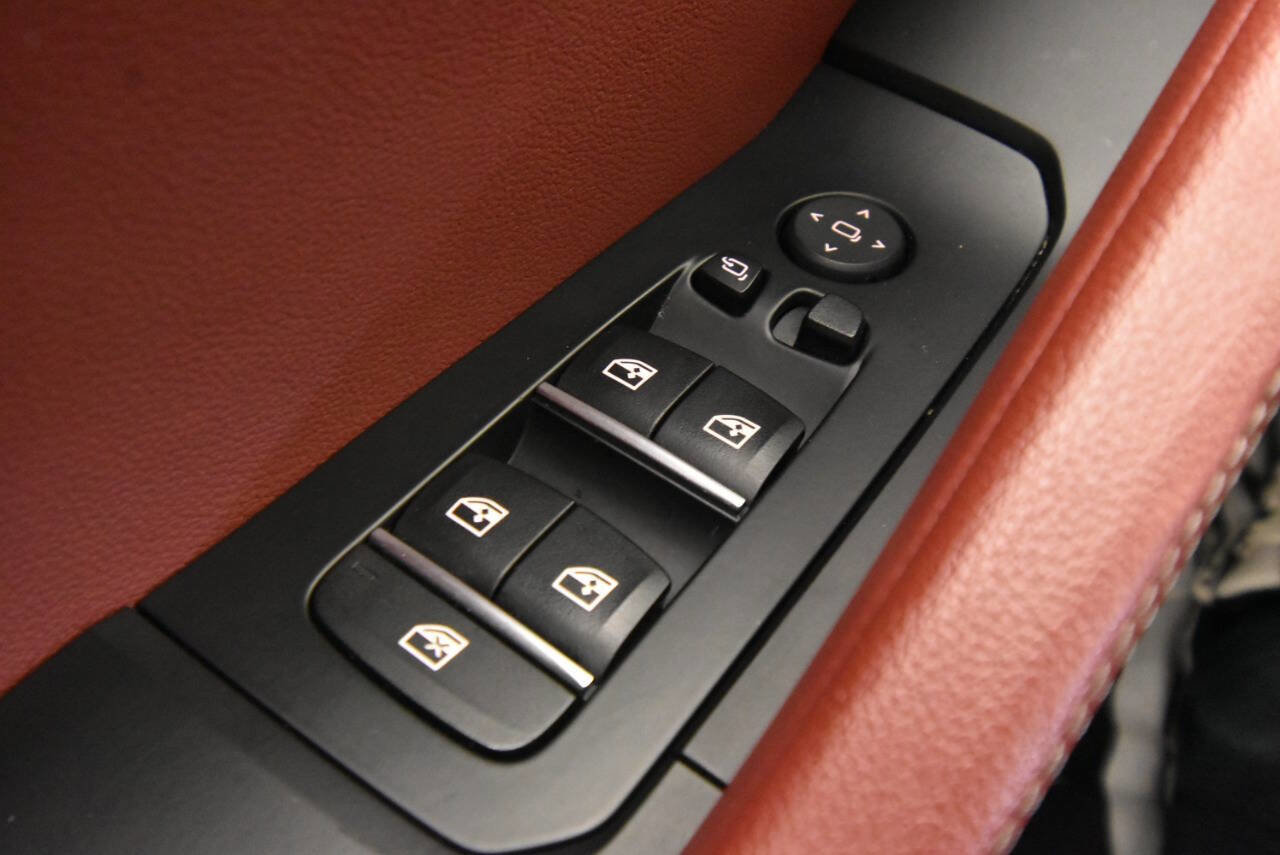 Used 2021 BMW X6 M50i w/ Premium Package image 32