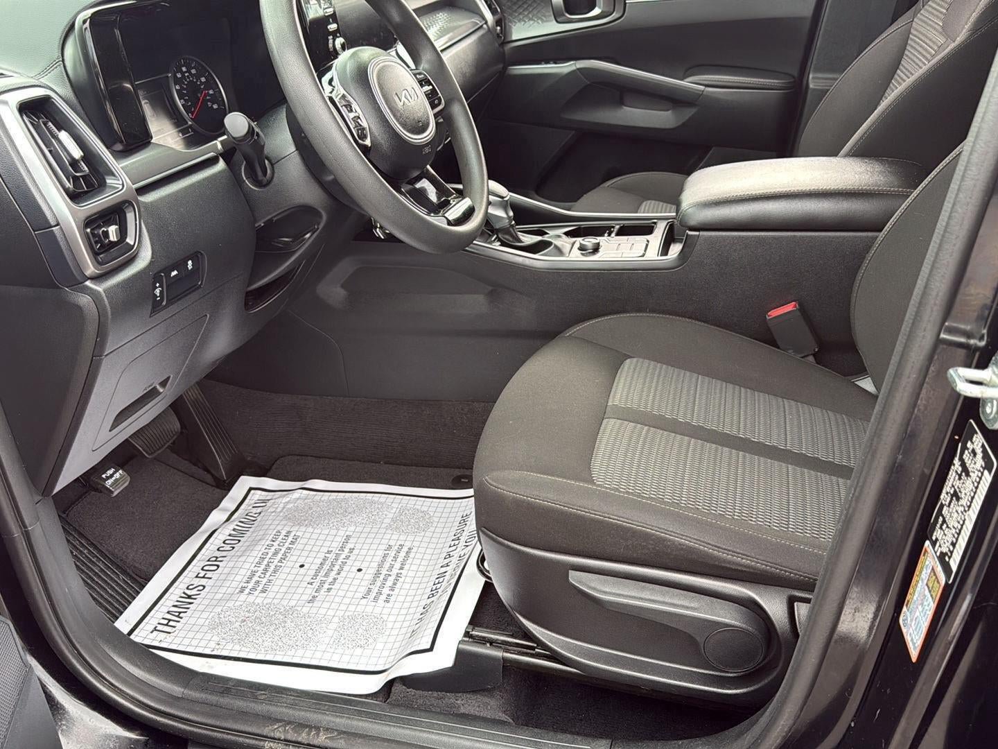 Used 2023 Kia Sorento LX AWD/4WD image 11
