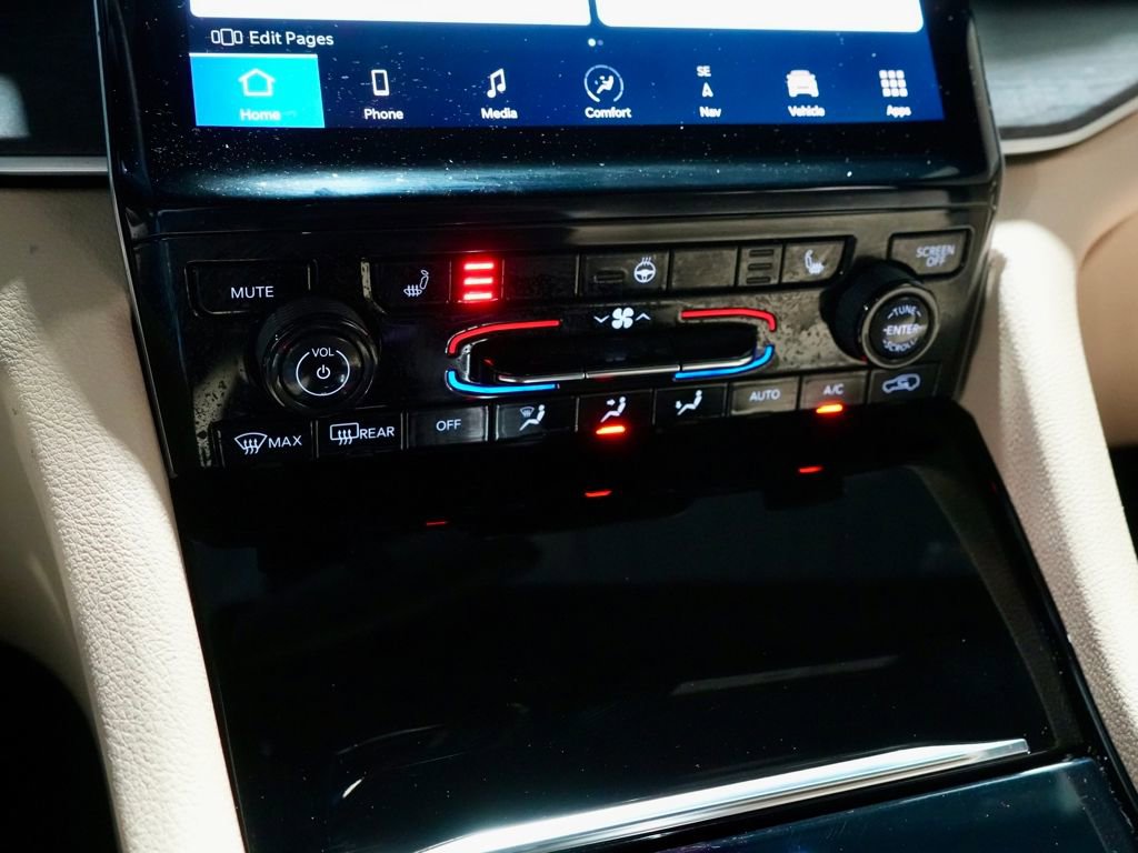 Used 2023 Jeep Grand Cherokee L Limited w/ Black Appearance Package image 20