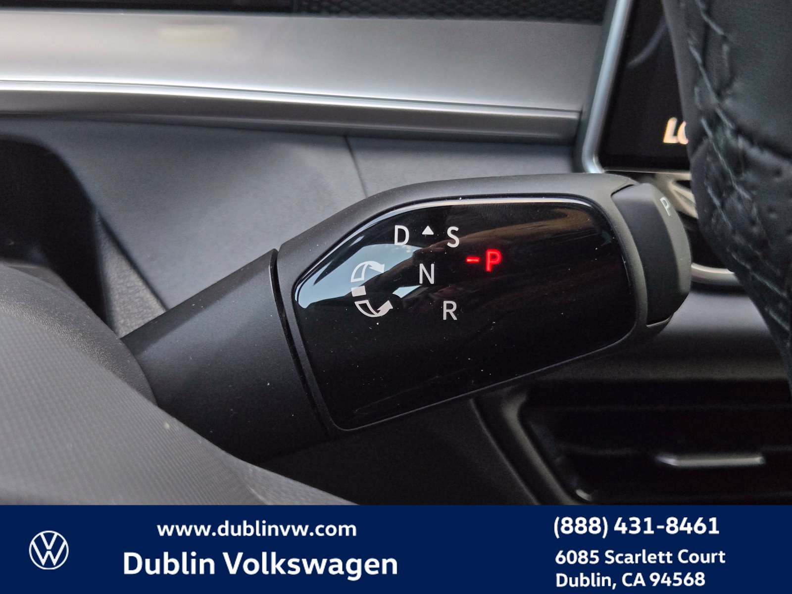 New 2026 Volkswagen Tiguan SE R-Line AWD/4WD image 17