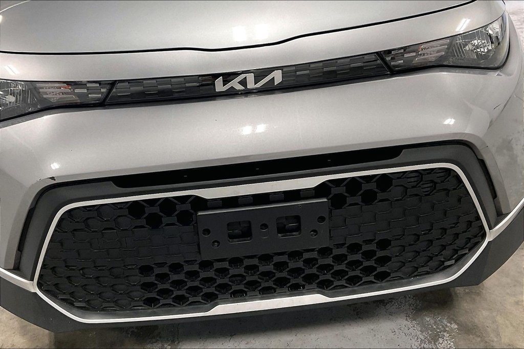 Used 2025 Kia Soul LX w/ LX Technology Package FWD image 34