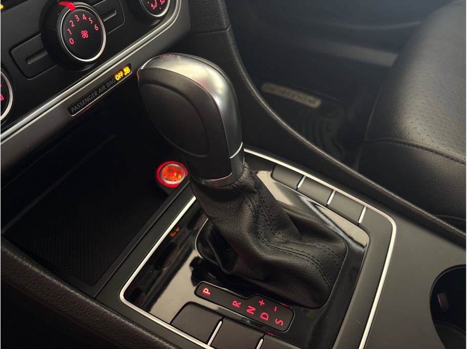 Used 2014 Volkswagen Passat 1.8T Wolfsburg Edition image 19