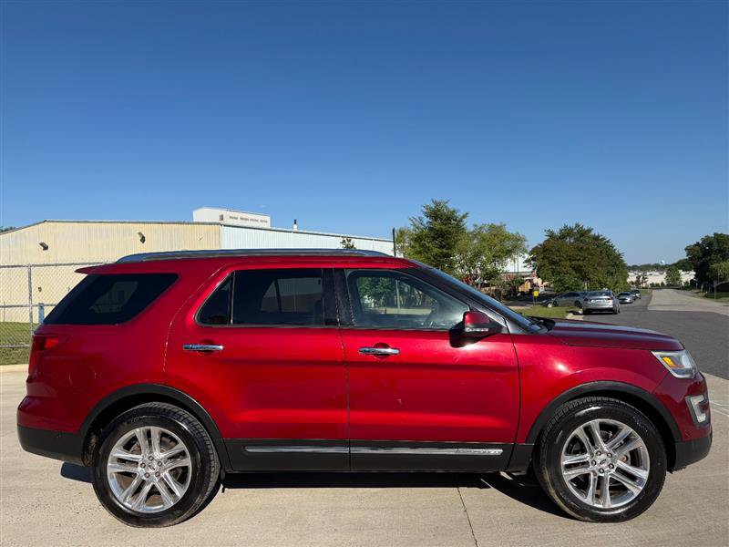Used 2016 Ford Explorer Limited w/ Equipment Group 301A AWD/4WD image 7