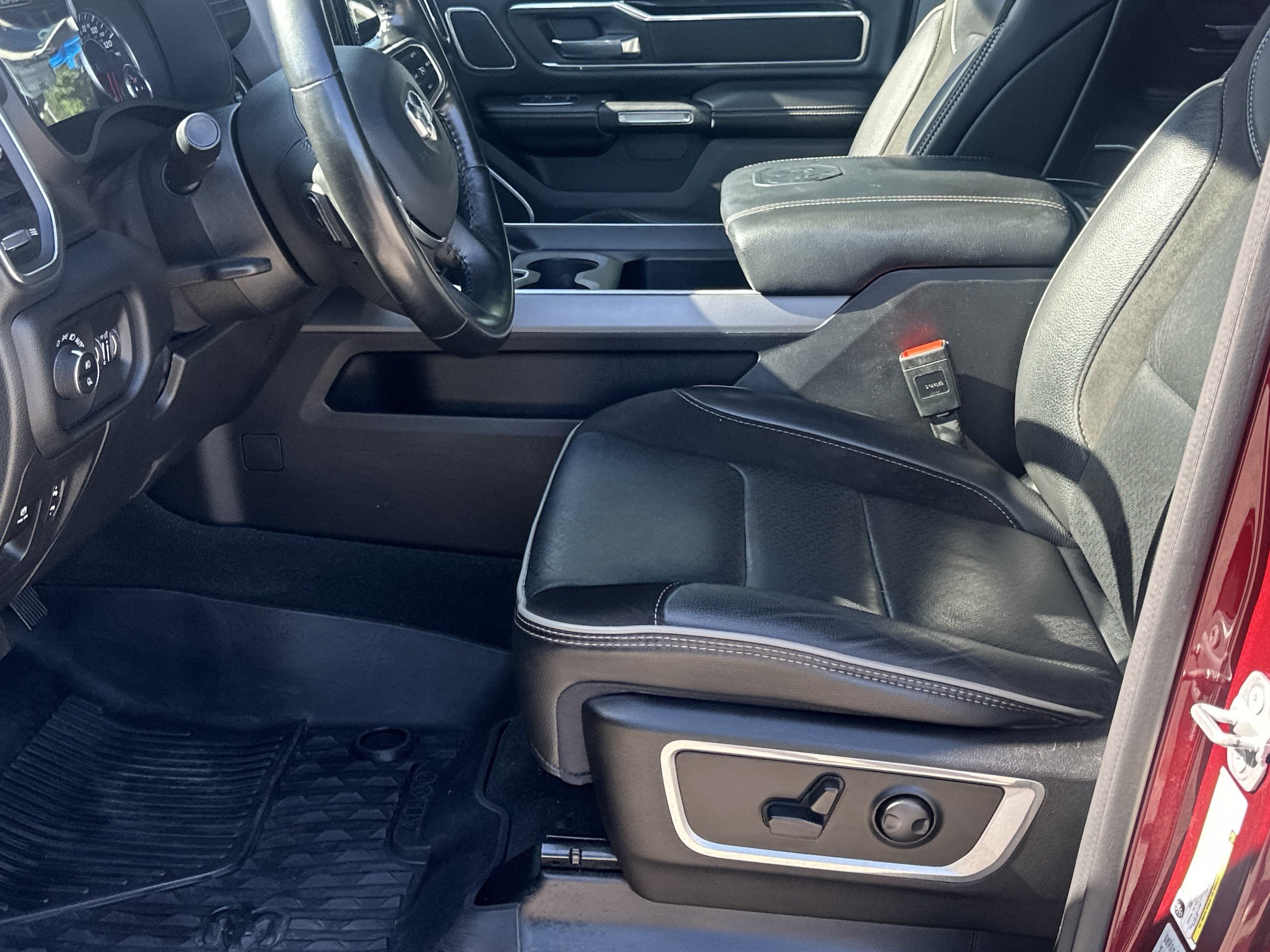 Used 2022 RAM 1500 Laramie RWD image 9