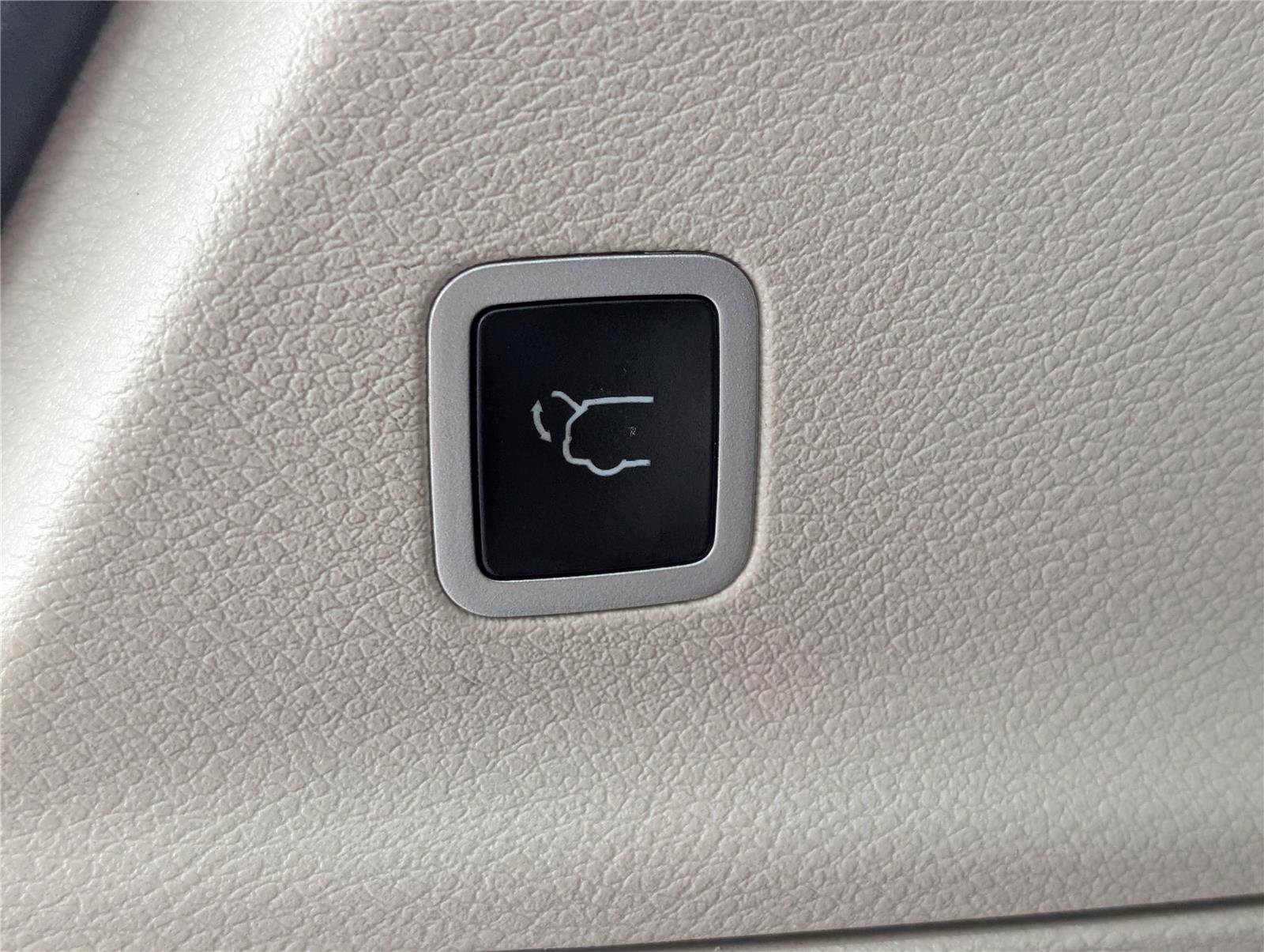 Used 2024 Chrysler Pacifica Touring-L image 14