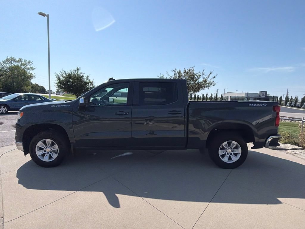 Used 2025 Chevrolet Silverado 1500 LT AWD/4WD image 5