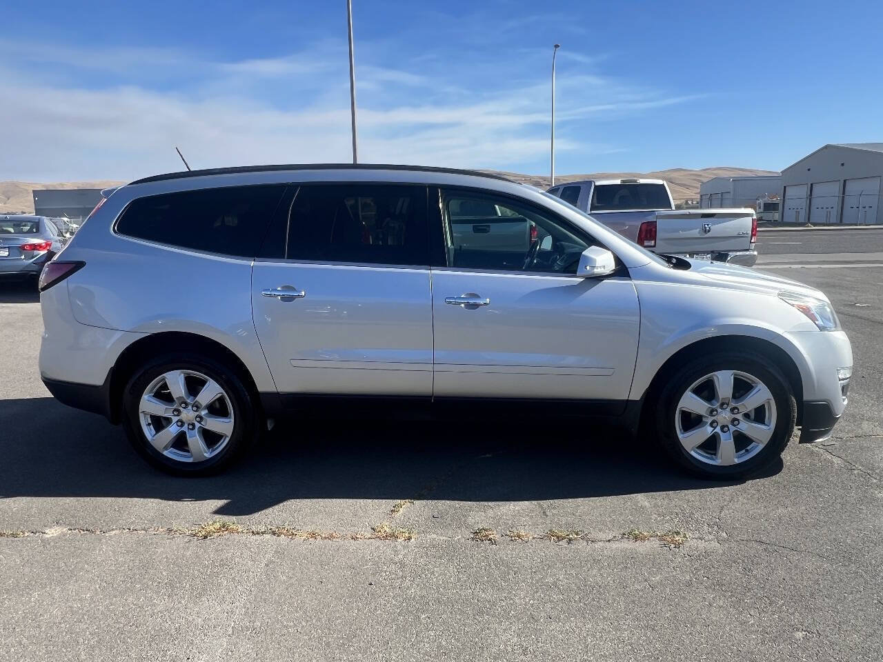 Used 2017 Chevrolet Traverse LT w/ Style and Technology Package AWD/4WD image 2