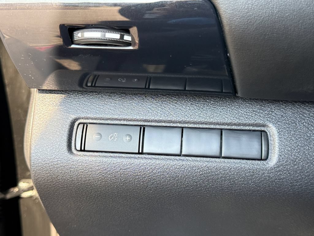 Used 2025 Nissan Pathfinder S AWD/4WD image 20