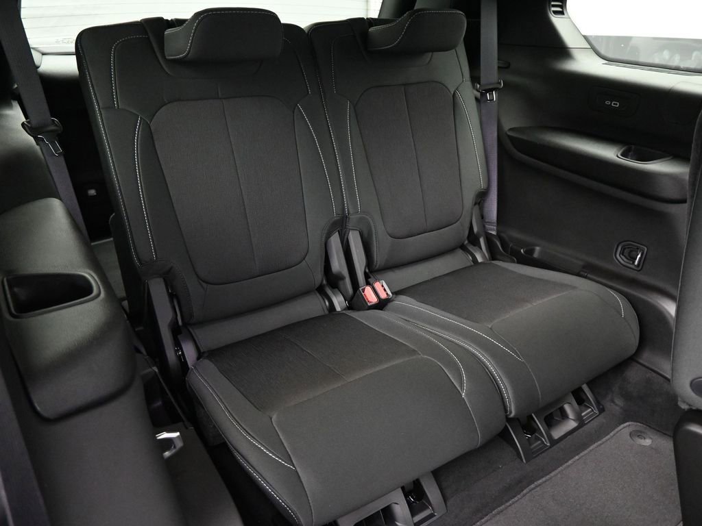 New 2025 Jeep Grand Cherokee L Laredo w/ Luxury Tech Group I image 18