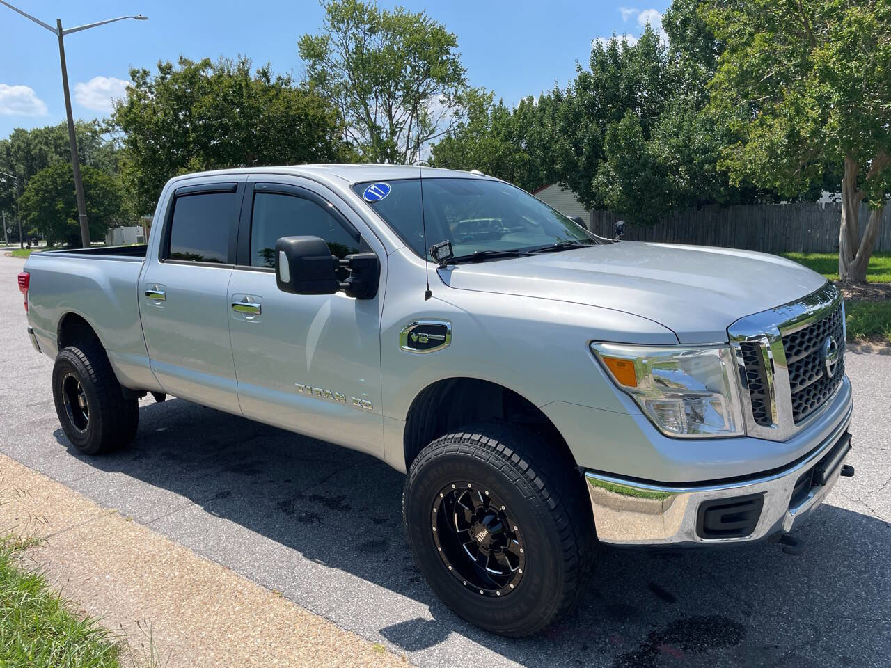 Used 2017 Nissan Titan SV RWD image 8