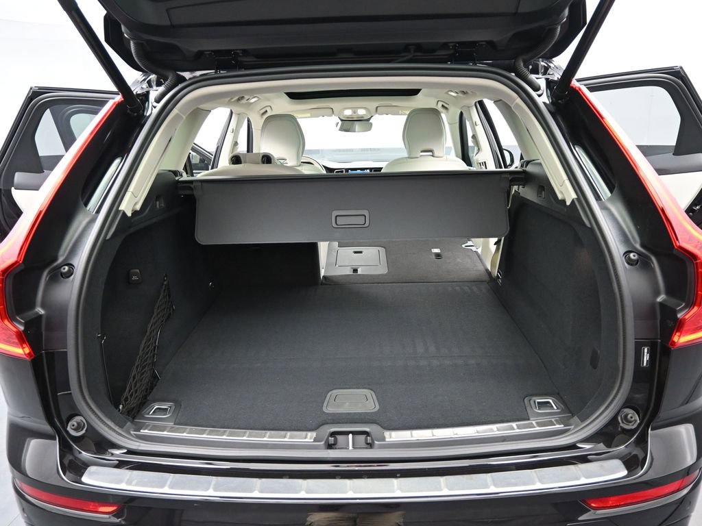 Used 2025 Volvo XC60 T8 Ultra w/ Protection Package Premier image 21