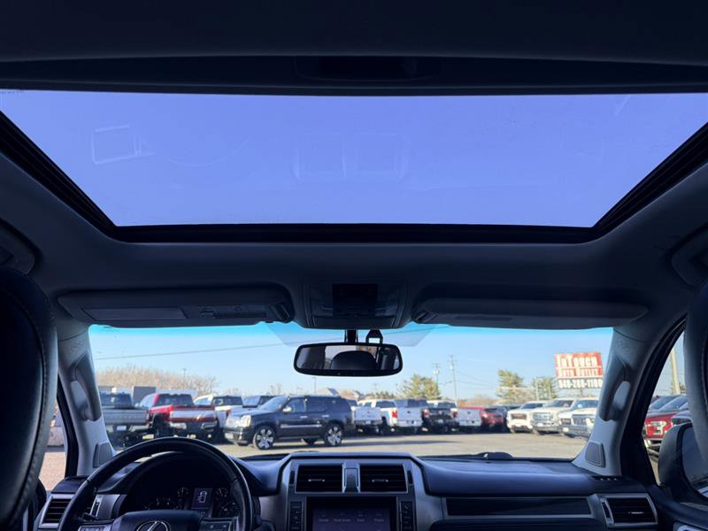 Used 2015 Lexus GX 460 4WD w/NAVIGATION SYSTEM & SUNR image 22