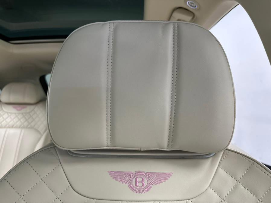 Used 2018 Bentley Bentayga image 38