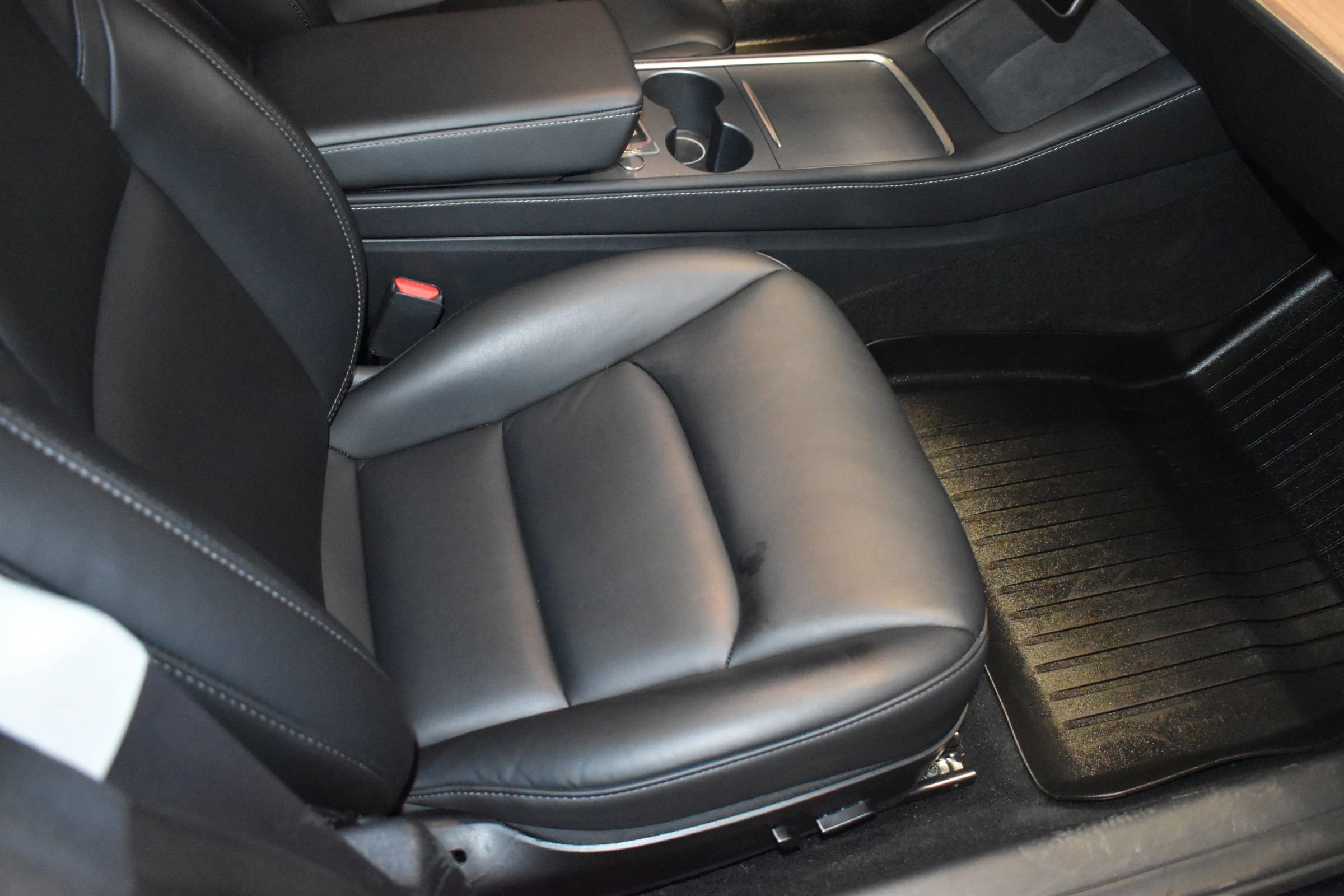 Used 2023 Tesla Model 3 Standard Range image 9