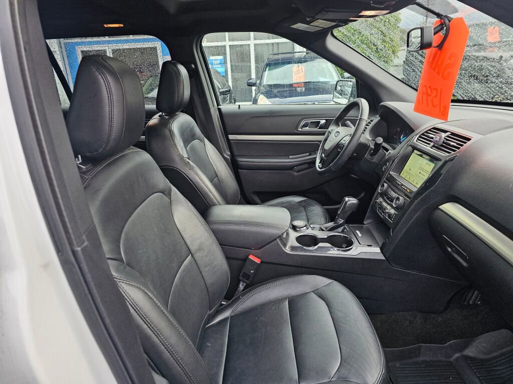 Used 2018 Ford Explorer XLT w/ Equipment Group 202A image 11