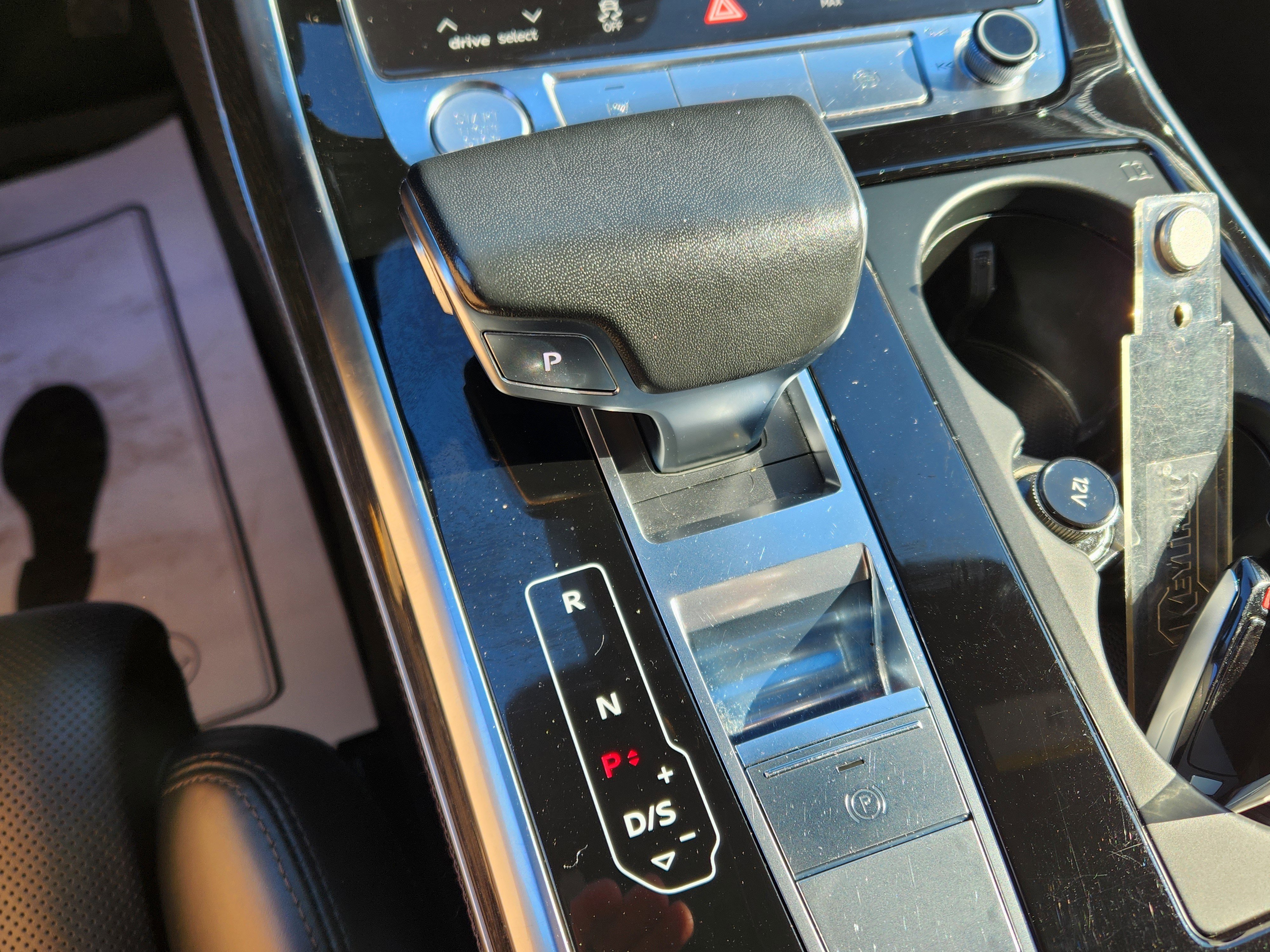 Used 2019 Audi Q8 Prestige w/ Luxury Package image 23