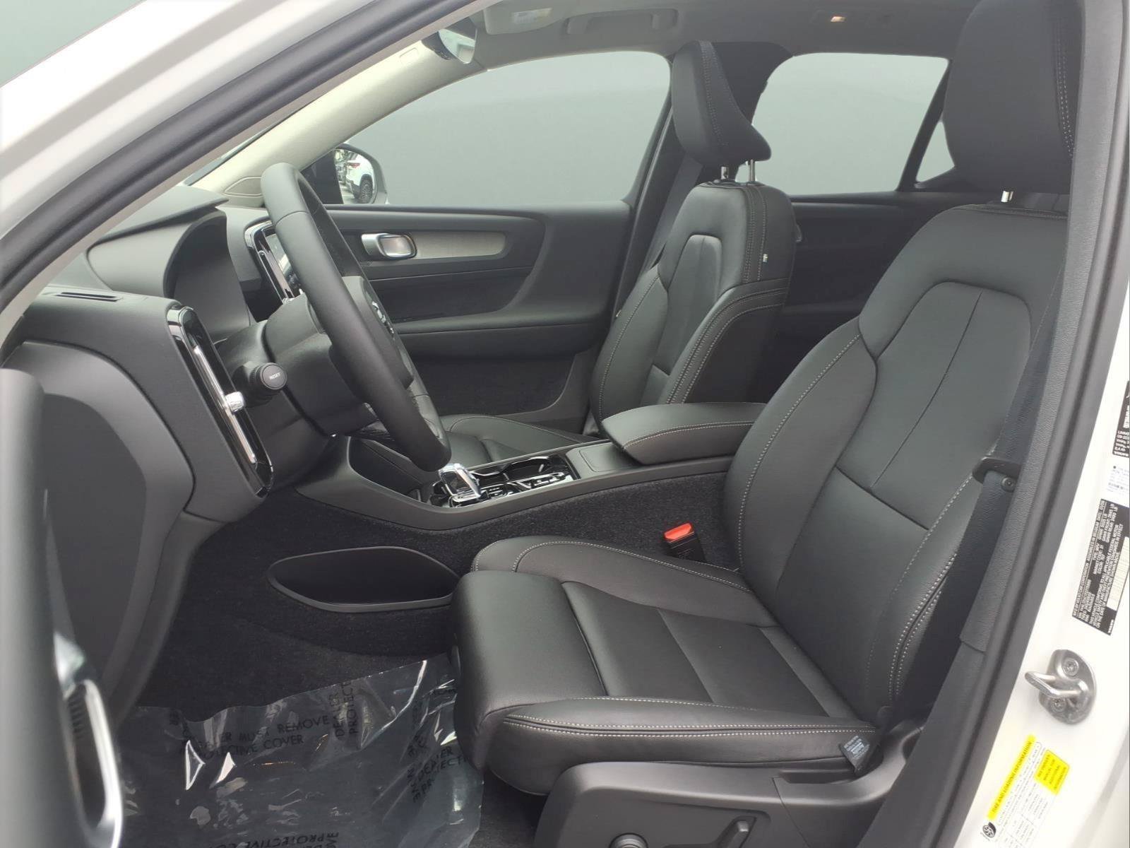 New 2026 Volvo XC40 B5 Plus w/ Climate Package AWD/4WD image 17