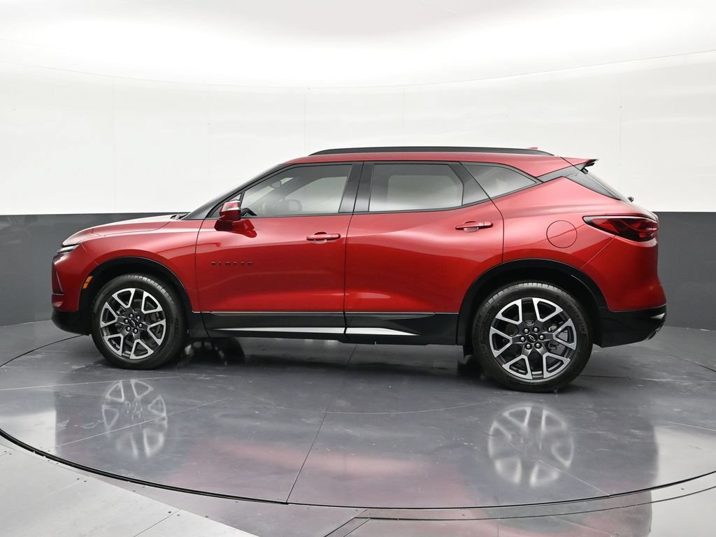 Used 2025 Chevrolet Blazer RS FWD image 2