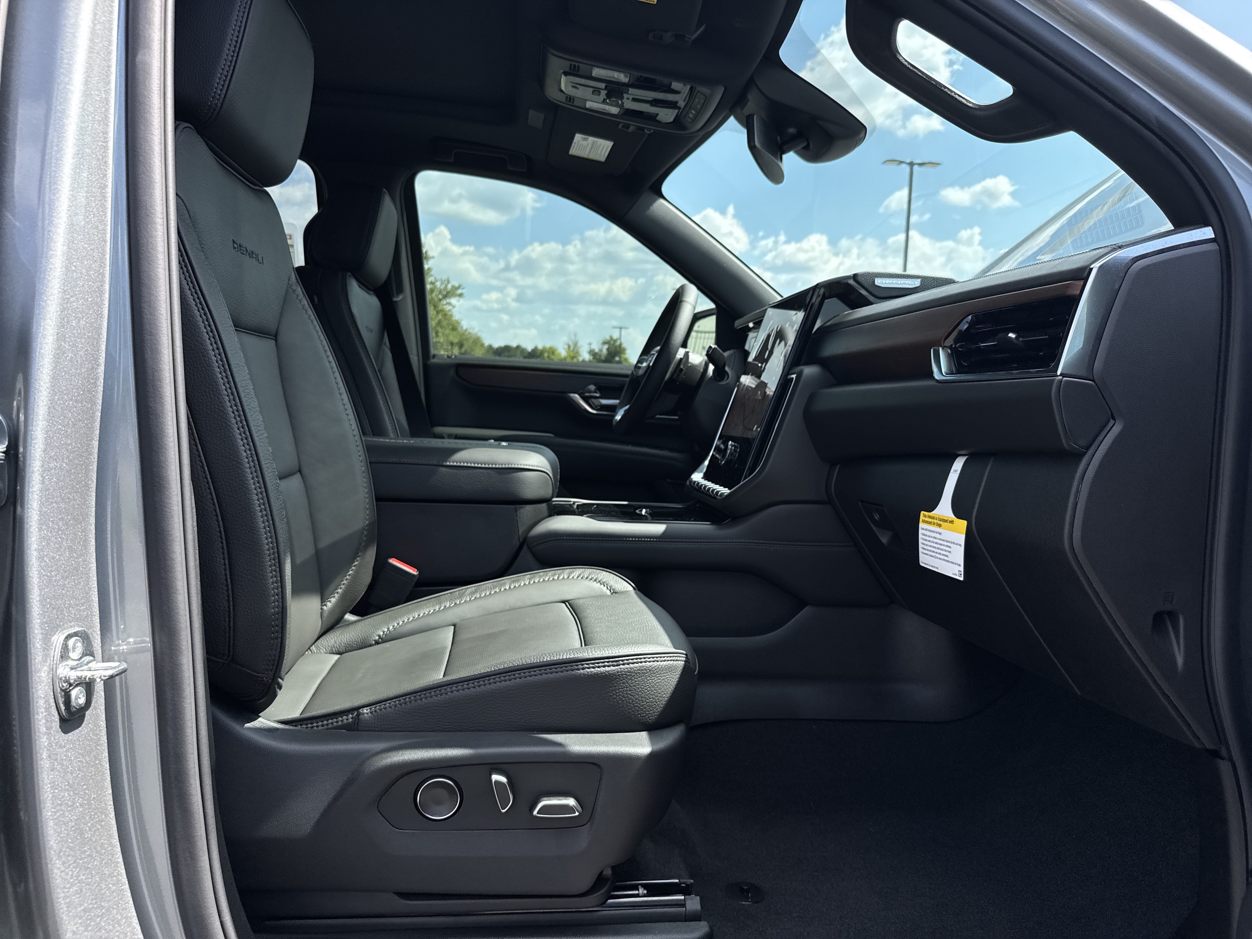 New 2026 GMC Yukon XL Denali w/ Sun & Power Step Package AWD/4WD image 34