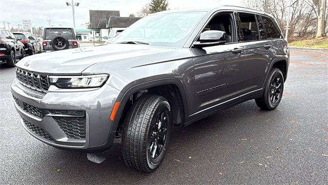 New 2026 Jeep Grand Cherokee Laredo image 10