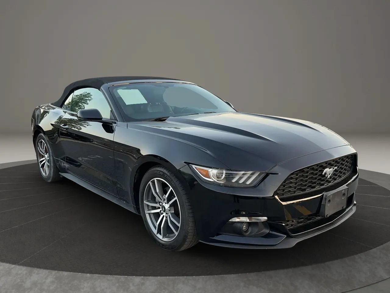 Used 2015 Ford Mustang Premium RWD image 3