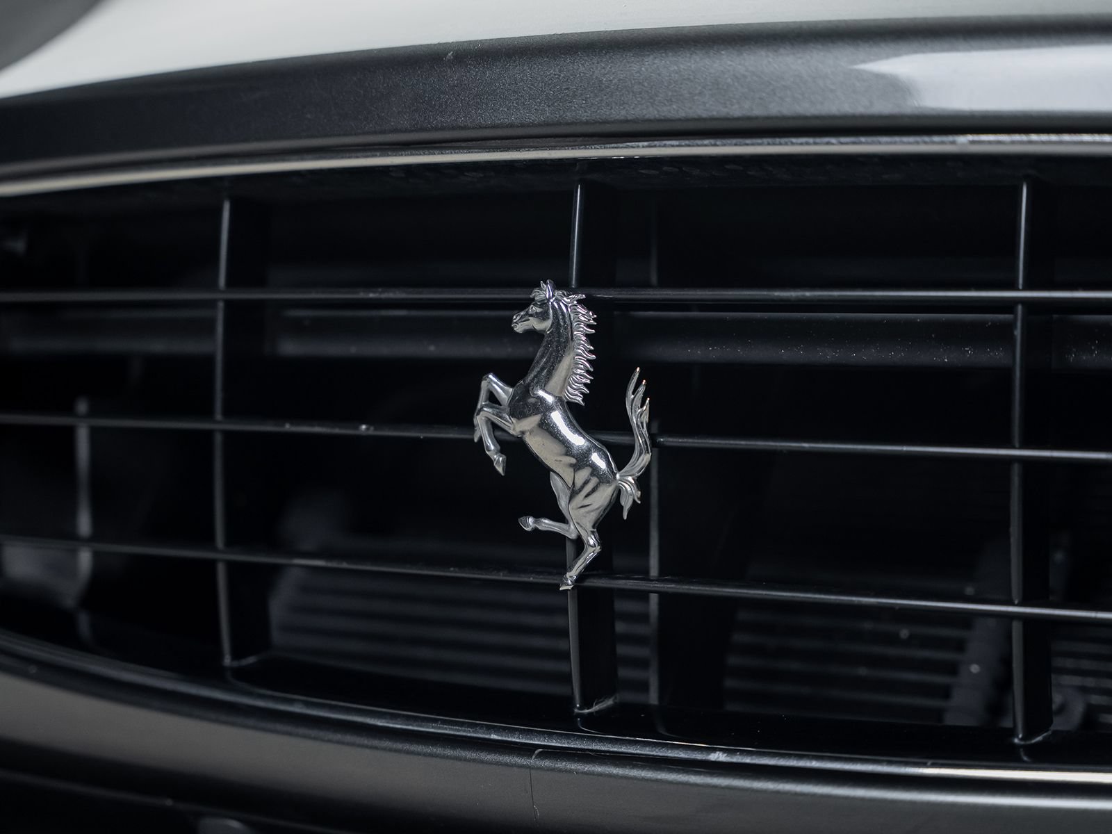 Used 2010 Ferrari California RWD image 7